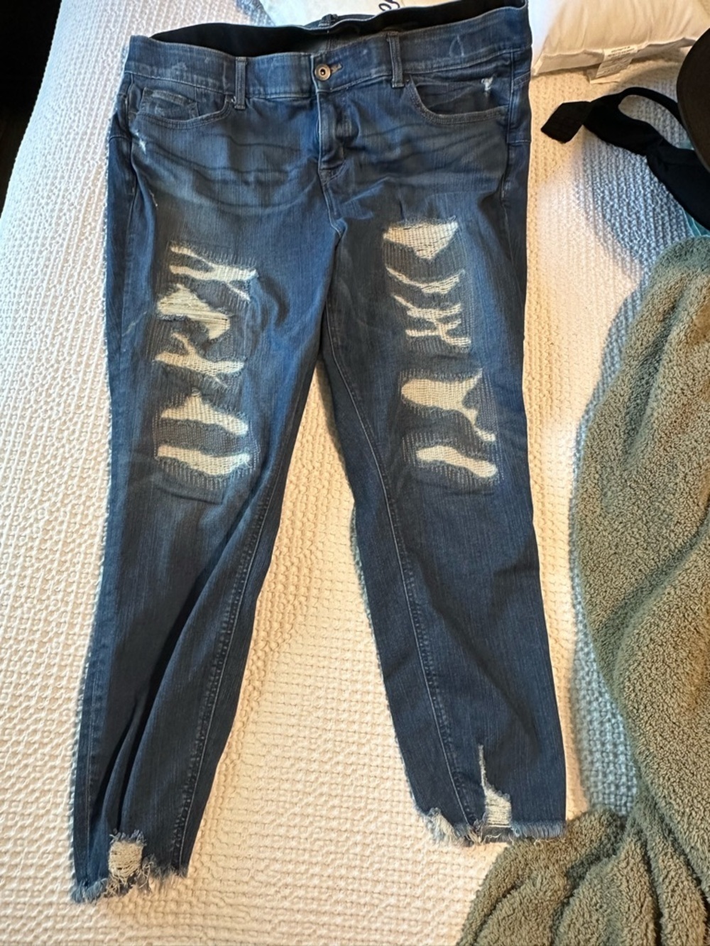 Torrid Distressed Dark Blue Women's Bombshell Skinny Jeans with Raw Hem